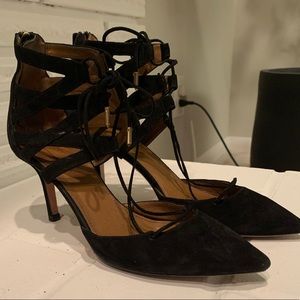 Aquazurra lace up pumps.